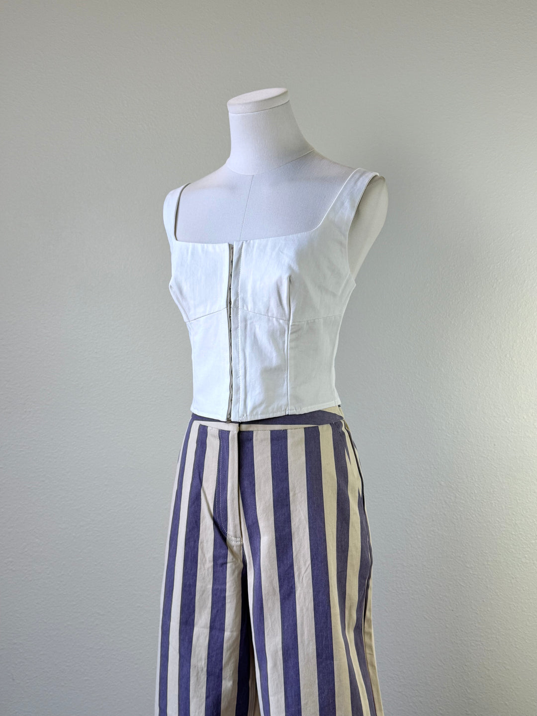 Calyx Top