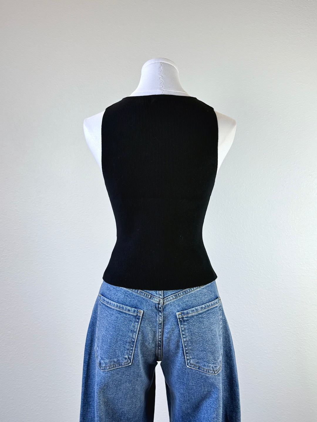 Castillo Vest