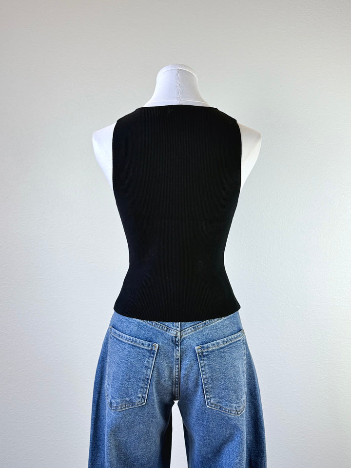 Castillo Vest
