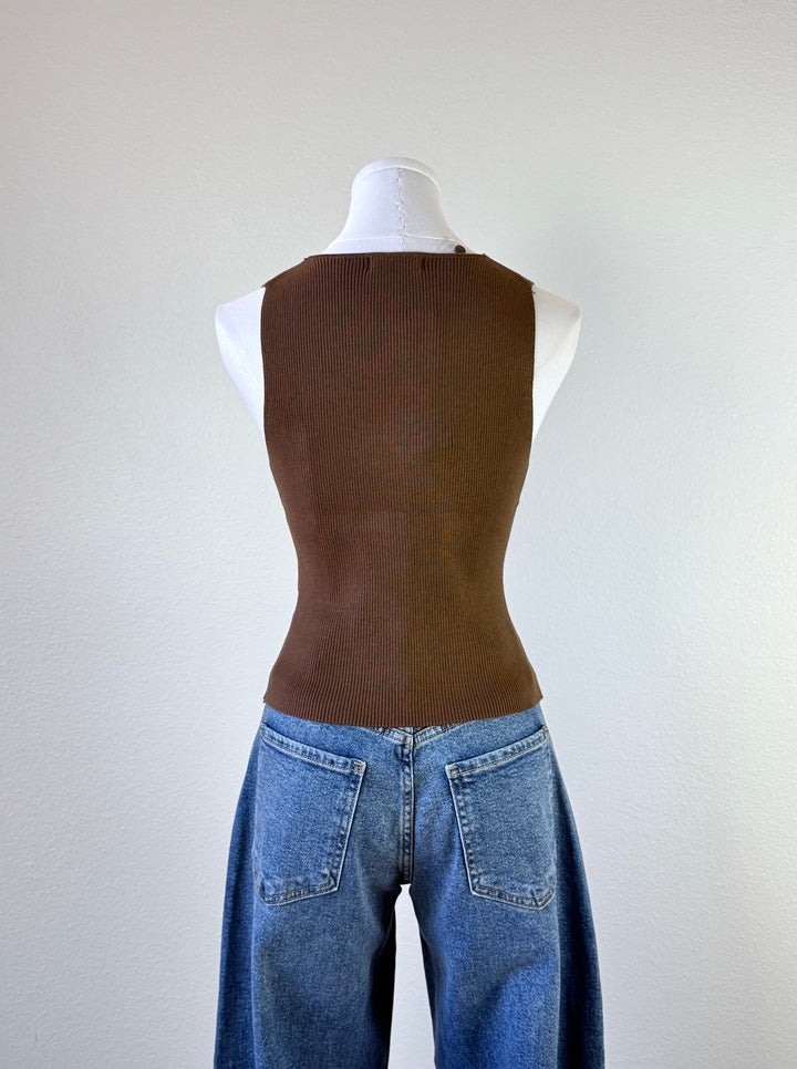 Castillo Vest