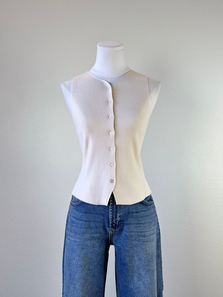 Castillo Vest
