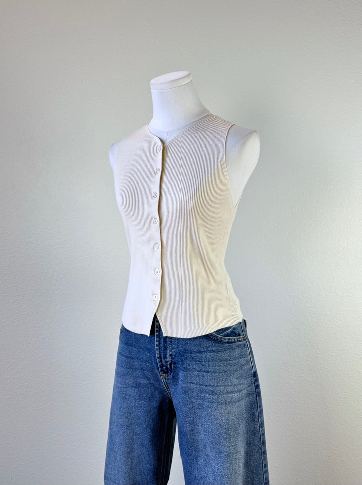 Castillo Vest