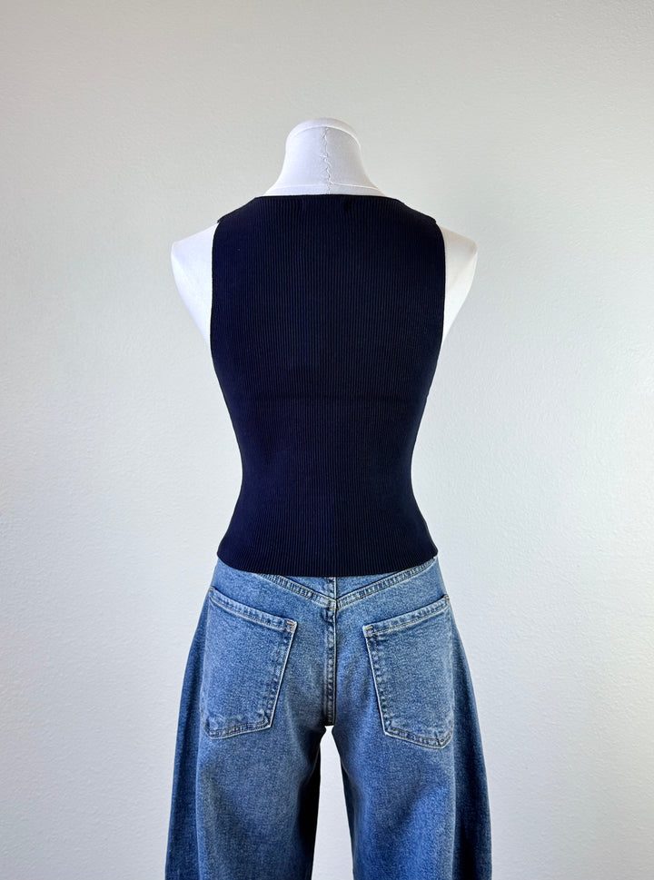 Castillo Vest