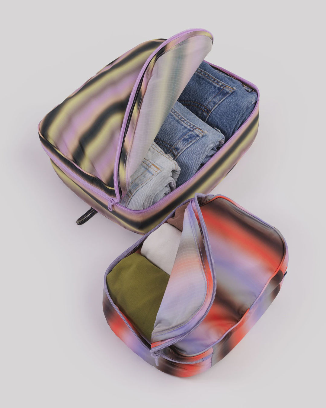 Gradient Stripes Packing Cubes